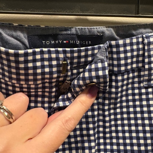 🔥2/$10 3/$12 Tommy Hilfiger Blue and White Checkered woman’s Shorts - Picture 4 of 5